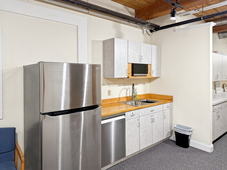 322 W Main St, Tilton, NH à louer - Photo intérieure – Image 2 sur 14