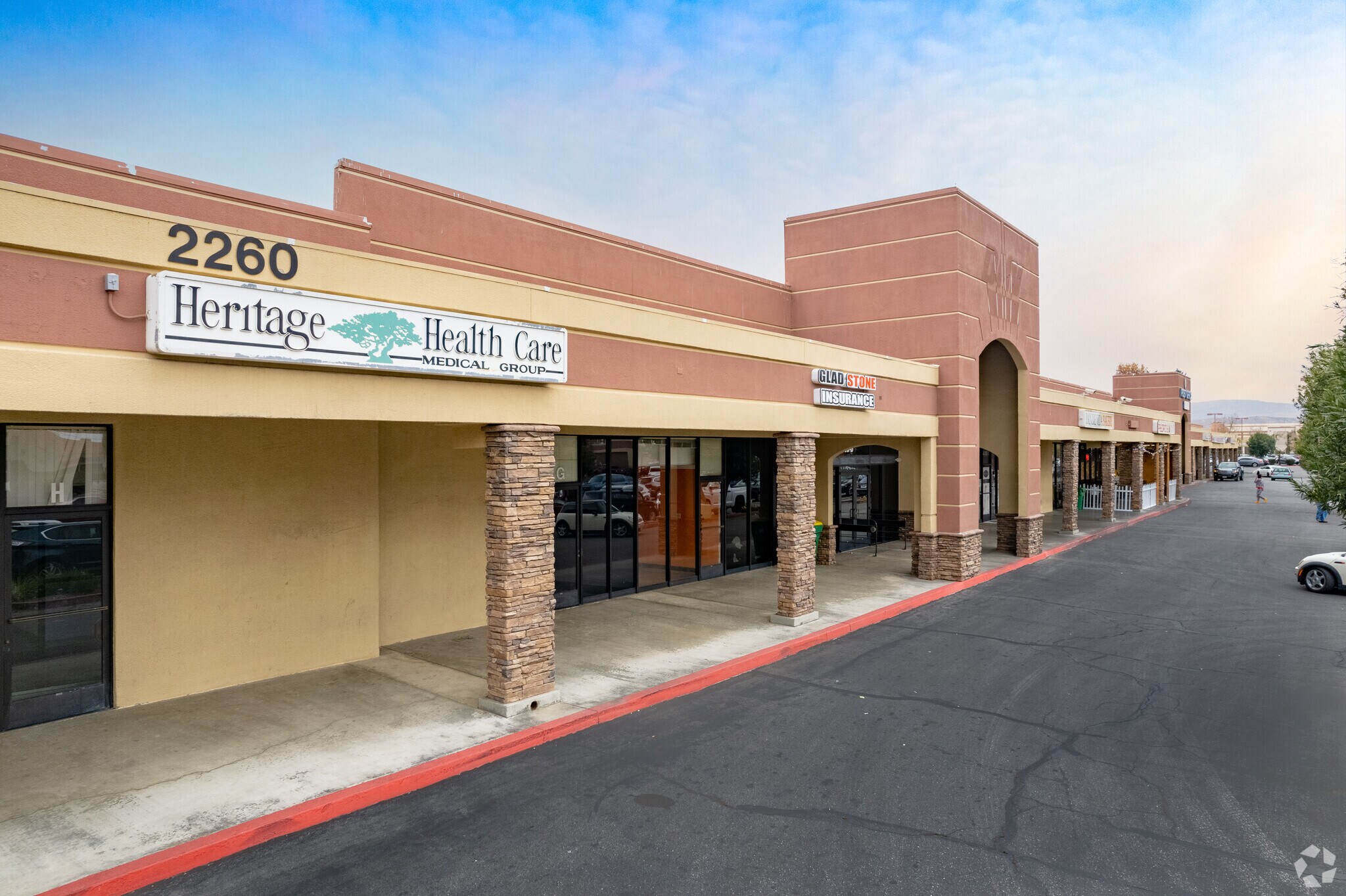 2260 E Palmdale Blvd, Palmdale, CA à vendre Photo principale– Image 1 sur 5