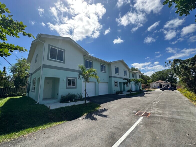 Sistrunk Townhouses portefeuille de 4 biens à vendre sur LoopNet.fr - Photo de l’immeuble – Image 2 sur 23