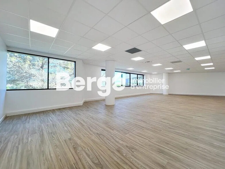 Bureau dans SOPHIA ANTIPOLIS à louer - Photo de l’immeuble – Image 3 sur 13
