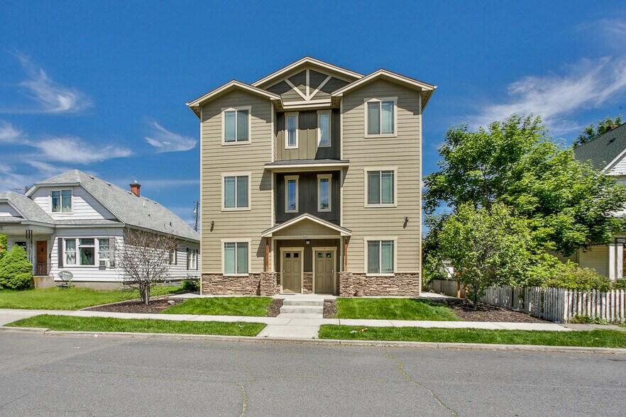 915 E Augusta Ave, Spokane, WA à vendre - Photo principale – Image 1 sur 20