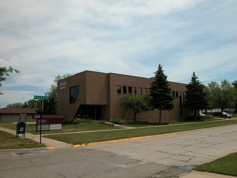 555 W 14 Mile Rd, Clawson, MI à louer - Photo principale – Image 1 sur 4