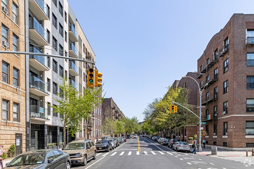 116 Seaman Ave, New York, NY à louer - Photo de l’immeuble – Image 2 sur 5