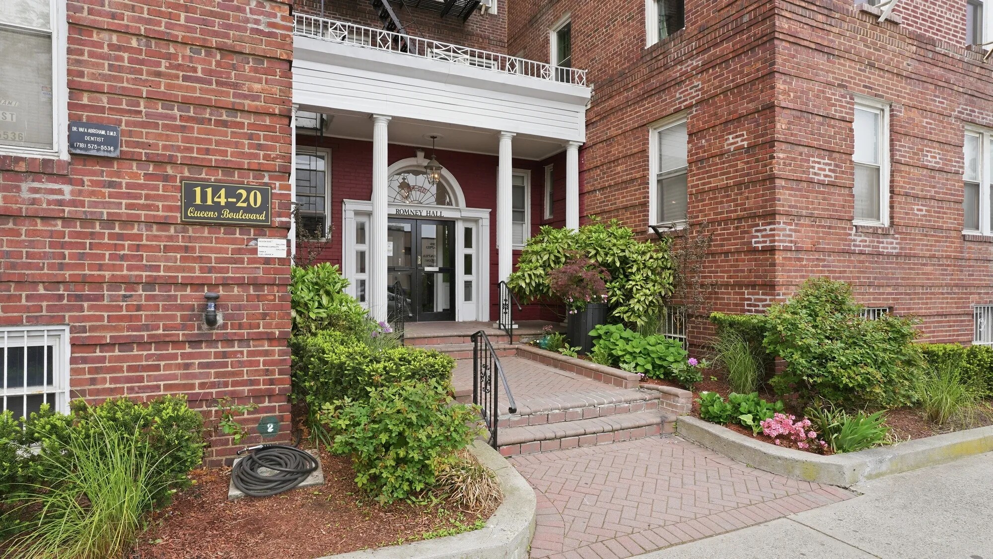 114-20 Queens Blvd, Forest Hills, NY à vendre Photo de l’immeuble– Image 1 sur 10