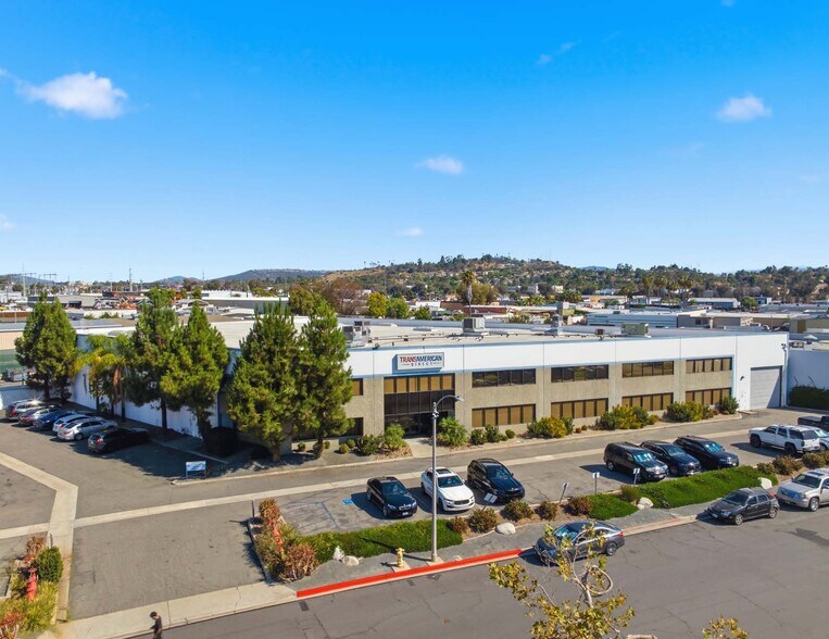 355 State Pl, Escondido, CA à louer - Photo de l’immeuble – Image 2 sur 5