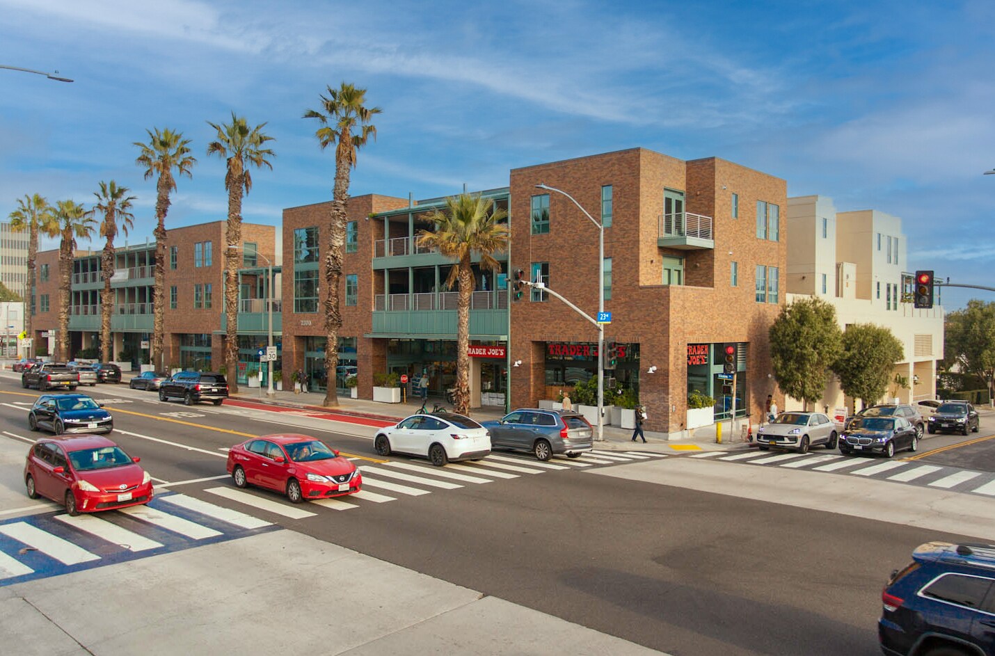 2300 Wilshire Blvd, Santa Monica, CA à vendre Photo de l’immeuble– Image 1 sur 9