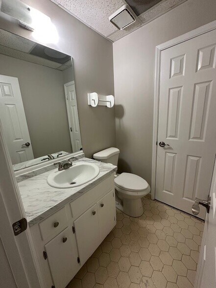 1395 Iris Dr, Conyers, GA à louer - Photo de l’immeuble – Image 2 sur 10