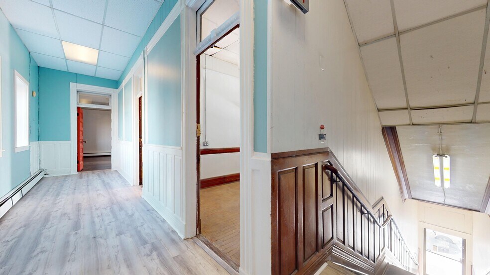 42 W Main St, Riverhead, NY à louer - Photo de l’immeuble – Image 3 sur 28