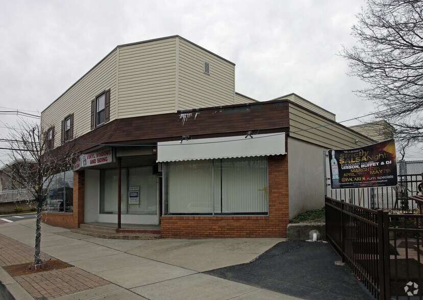 168-172 Market St, Elmwood Park, NJ à louer - Photo de l’immeuble – Image 1 sur 5