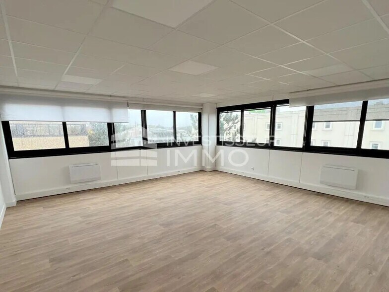 Bureau dans Courbevoie à vendre - Photo de l’immeuble – Image 2 sur 6