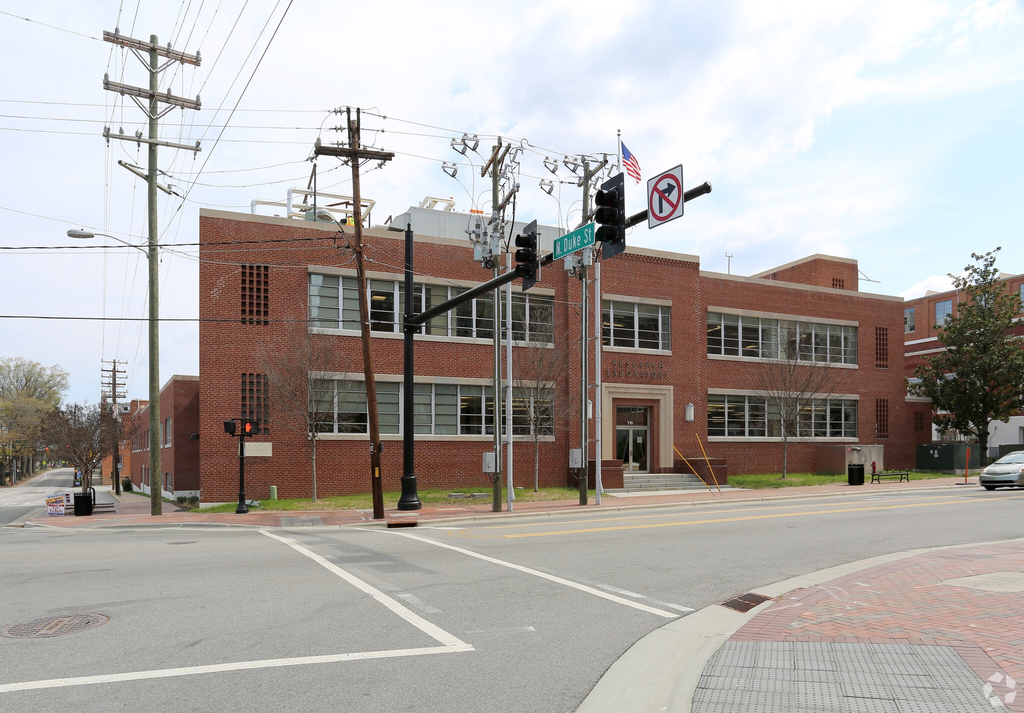 710 W Main St, Durham, NC à louer Photo principale– Image 1 sur 6