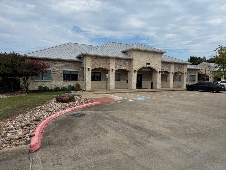 2421 Earl Rudder Fwy S, College Station, TX à vendre - Photo de l’immeuble – Image 2 sur 6