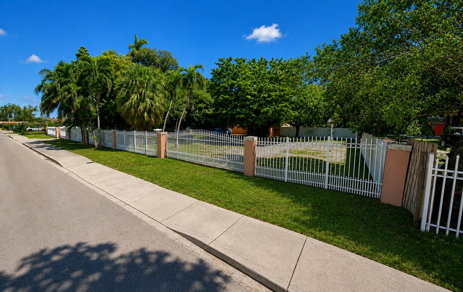 13265 Alexandria Dr, Opa-locka, FL à vendre - Photo de l’immeuble – Image 2 sur 7