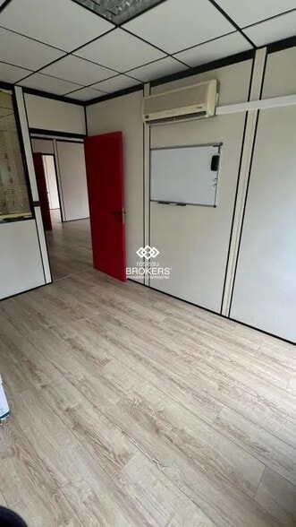 Bureau dans Saint-Martin-le-Vinoux à vendre - Photo de l’immeuble – Image 3 sur 14