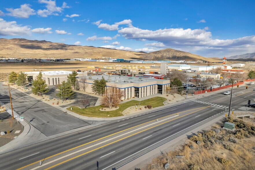 2222 College Pkwy, Carson City, NV à louer - Photo de l’immeuble – Image 1 sur 3