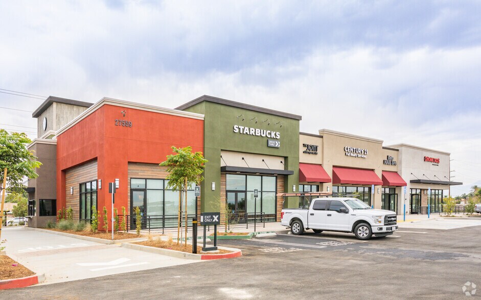 27559 Newport Rd, Menifee, CA à louer - Photo de l’immeuble – Image 3 sur 35