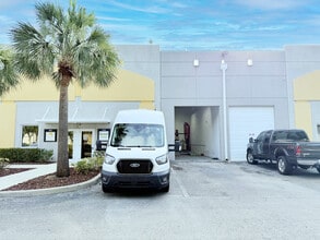 12801 Commerce Lakes Dr, Fort Myers, FL à louer Photo de l’immeuble– Image 1 sur 5