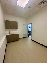 2800 Lawndale Dr, Greensboro, NC à louer Photo intérieure– Image 2 sur 6