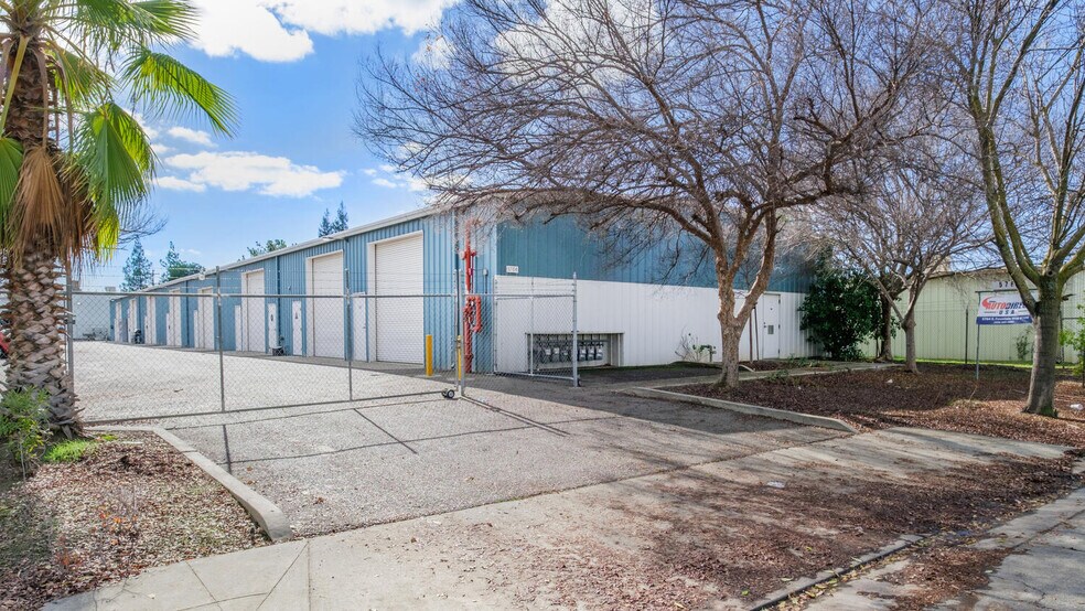 5764 E Fountain Way, Fresno, CA à louer - Photo de l’immeuble – Image 3 sur 6