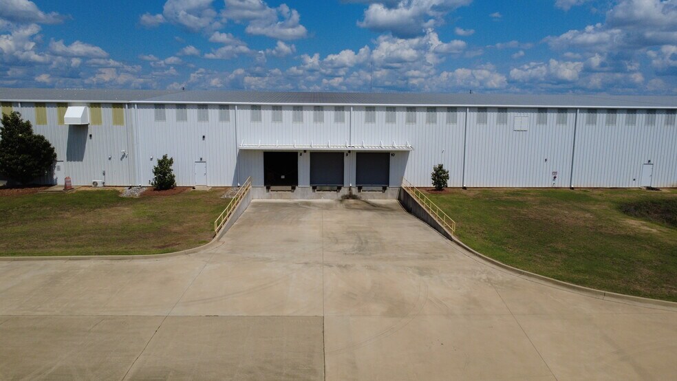 2575 Container Dr, Montgomery, AL à louer - Photo de l’immeuble – Image 1 sur 6