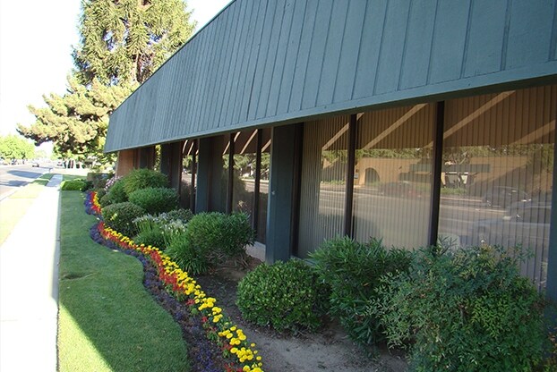 600 W Shaw Ave, Fresno, CA à louer - Photo de l’immeuble – Image 3 sur 9