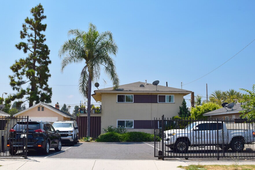 1236 W 2nd St, Santa Ana, CA à vendre - Photo principale – Image 1 sur 12