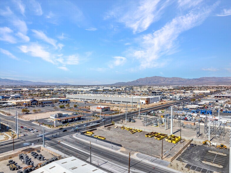 N. Nellis Blvd, Las Vegas, NV à vendre - Photo de l’immeuble – Image 3 sur 5