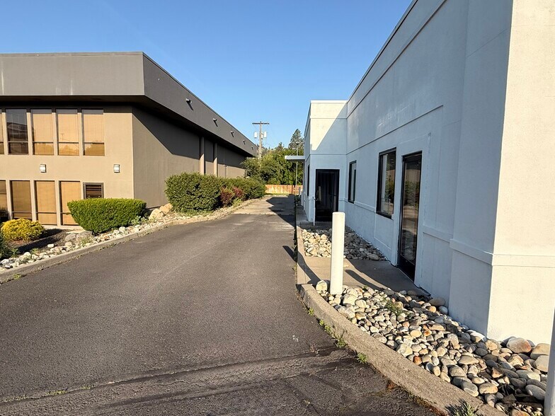 9229 N Division St, Spokane, WA à louer - Photo de l’immeuble – Image 3 sur 7