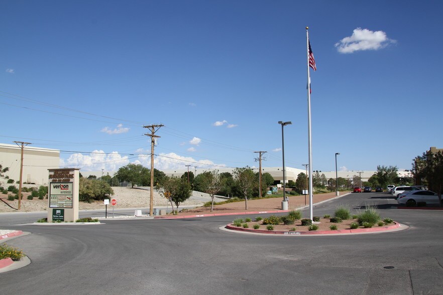 11940 Don Haskins Dr, El Paso, TX à louer - Photo de l’immeuble – Image 2 sur 15