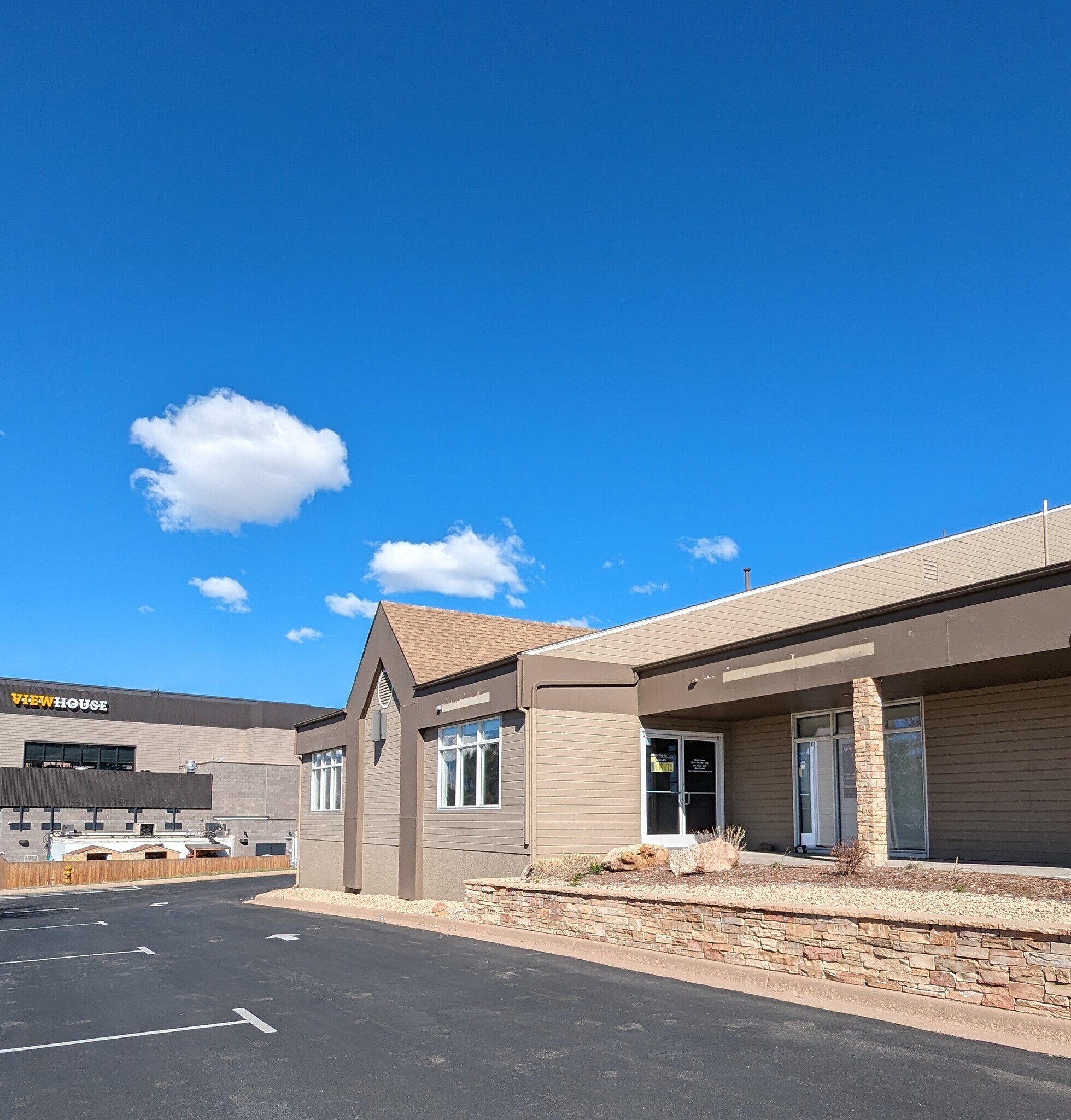 888 E Woodmen Rd, Colorado Springs, CO à louer Photo de l’immeuble– Image 1 sur 13