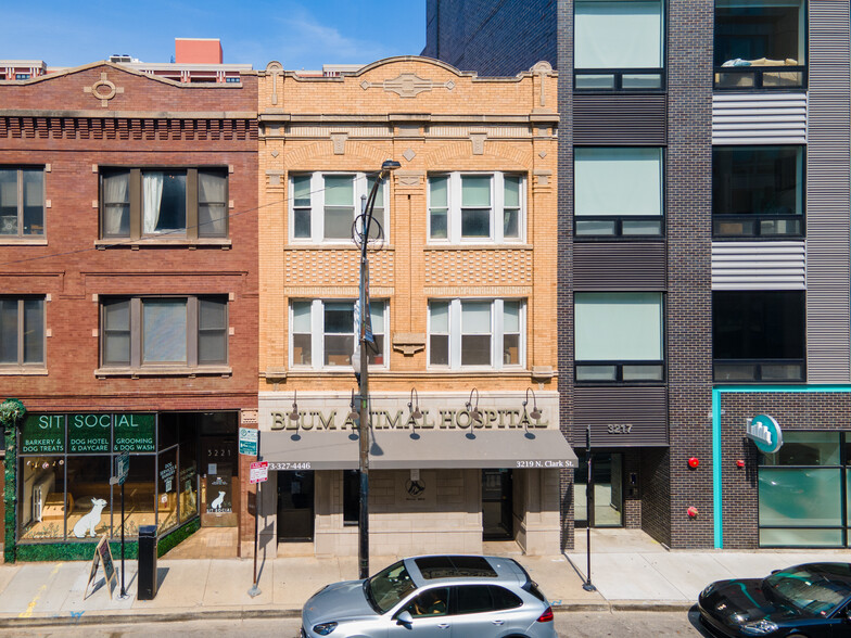 3219 N Clark St, Chicago, IL à vendre - Photo de l’immeuble – Image 1 sur 8