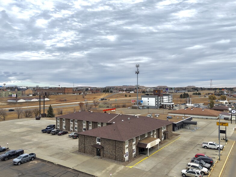 642 12th St W, Dickinson, ND à vendre - Photo de l’immeuble – Image 2 sur 7