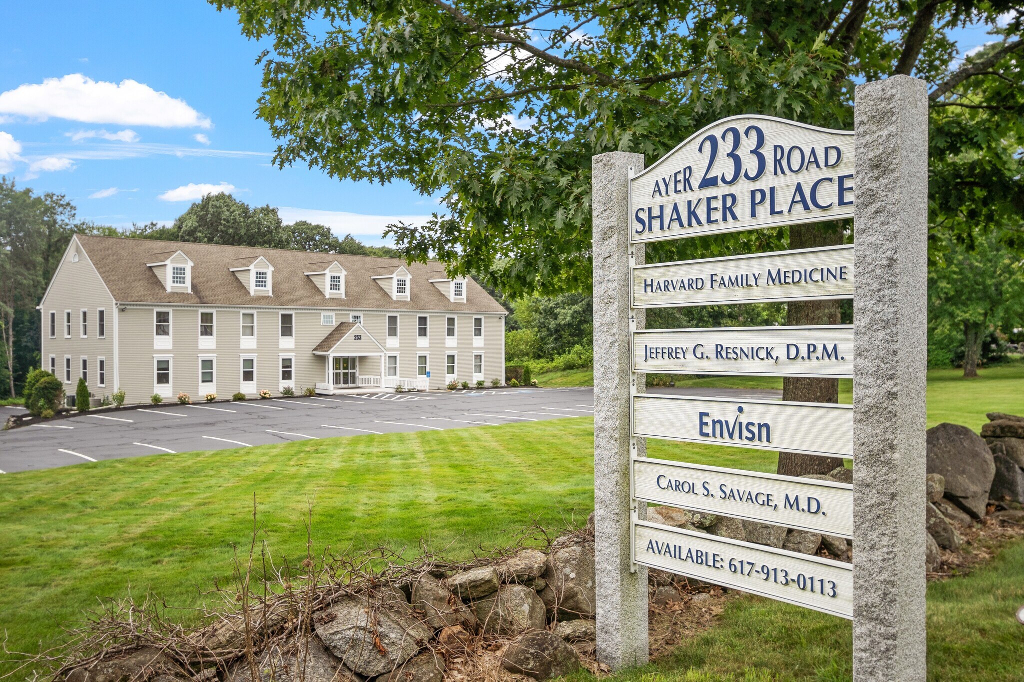 233 Ayer Rd, Harvard, MA à louer Photo principale– Image 1 sur 62