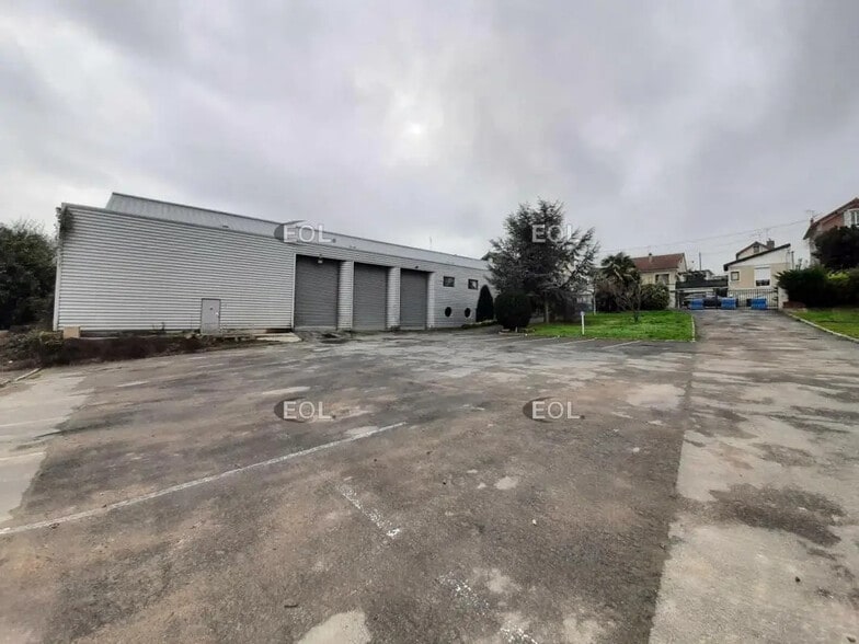 Local d’activités dans Villeneuve-le-Roi à louer - Photo de l’immeuble – Image 1 sur 9
