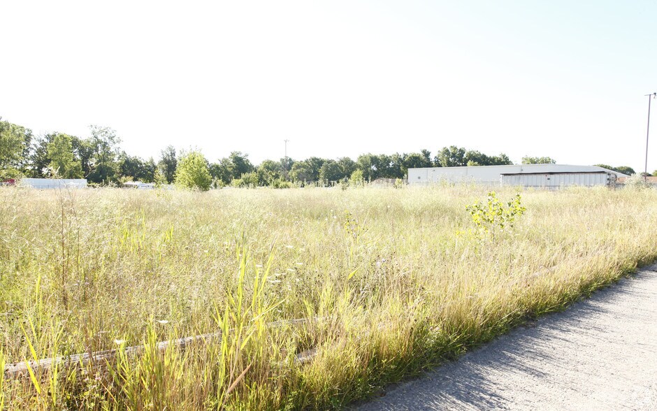 1331 W Hill Rd, Flint, MI à vendre - Photo principale – Image 3 sur 3