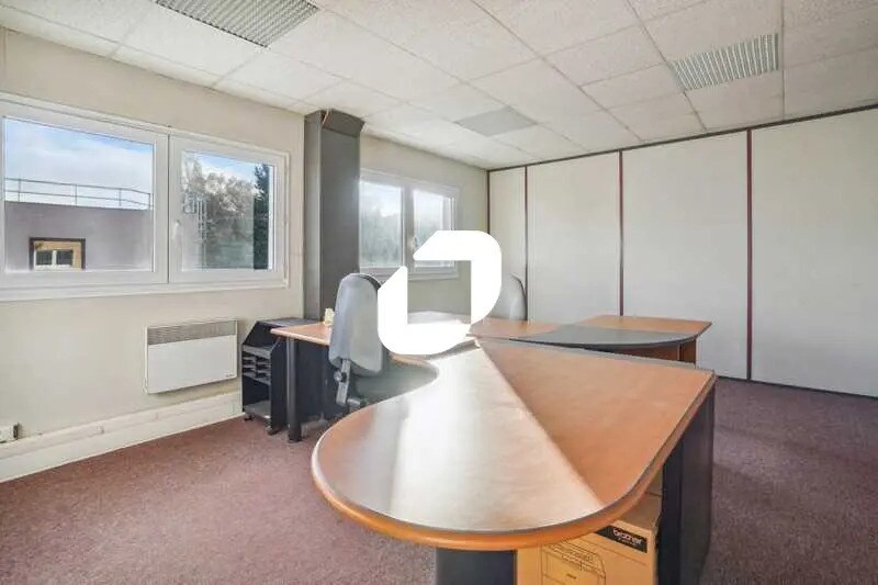 Bureau dans Nozay à louer - Photo de l’immeuble – Image 3 sur 14