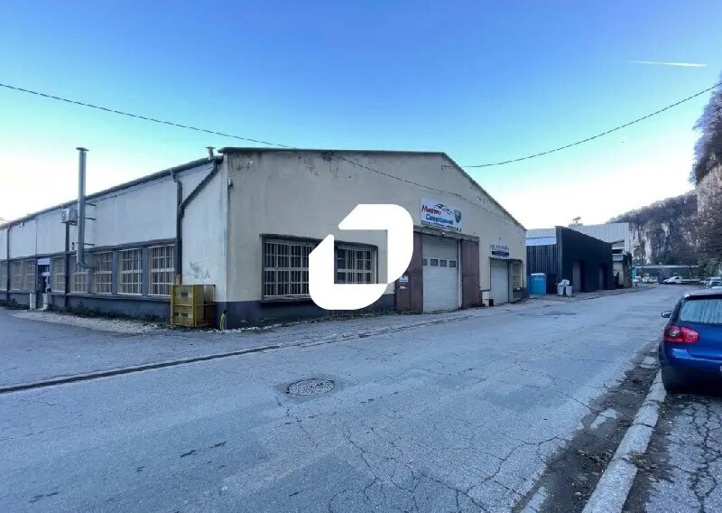 Local d’activités dans Fontaine à louer Photo de l’immeuble– Image 1 sur 6