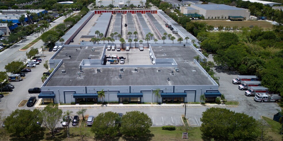 4747 N Nob Hill Rd, Sunrise, FL à louer - Photo de l’immeuble – Image 2 sur 8