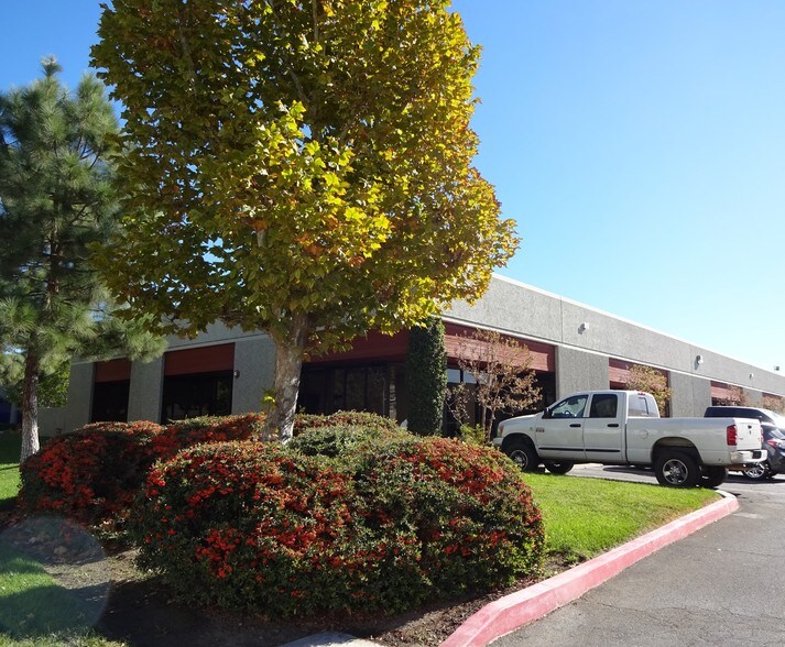 25030-25040 Avenue Tibbitts, Valencia, CA à louer - Photo de l’immeuble – Image 1 sur 6