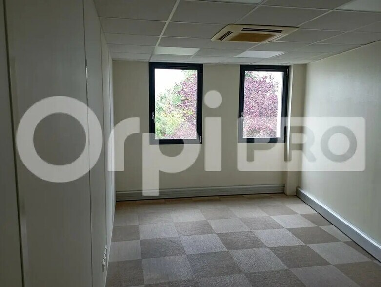 Bureau dans Reims à louer - Photo de l’immeuble – Image 1 sur 5