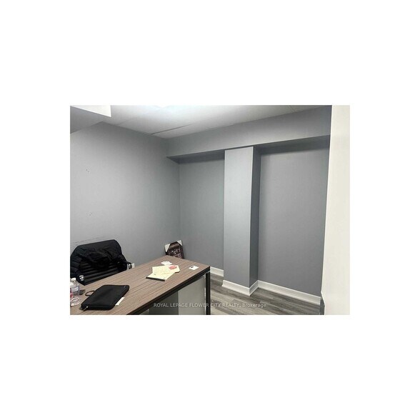 355 Rexdale Blvd, Toronto, ON à vendre - Photo de l’immeuble – Image 2 sur 4