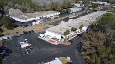 13800-13818 Wright Cir, Tampa, FL à louer Photo de l’immeuble– Image 2 sur 15