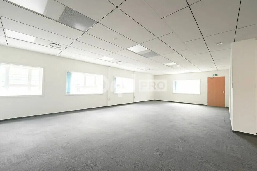 Bureau dans Lyon à louer - Photo de l’immeuble – Image 3 sur 11