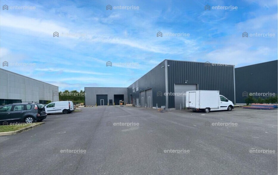Local d'activités dans Creil à vendre - Photo de l’immeuble – Image 2 sur 5