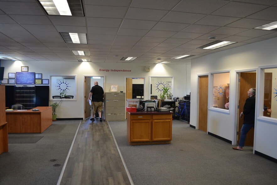 64 Main St, Queensbury, NY à vendre - Photo intérieure – Image 3 sur 9