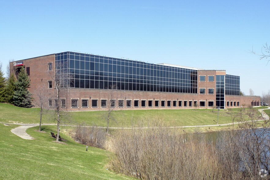 1830 E Paris Ave SE, Grand Rapids, MI à vendre - Photo principale – Image 1 sur 4