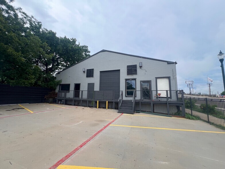 1303 W Commerce St, San Antonio, TX à louer - Photo de l’immeuble – Image 2 sur 18