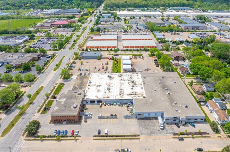 10920 W Lincoln Ave, Milwaukee, WI à louer - Photo de l’immeuble – Image 2 sur 14
