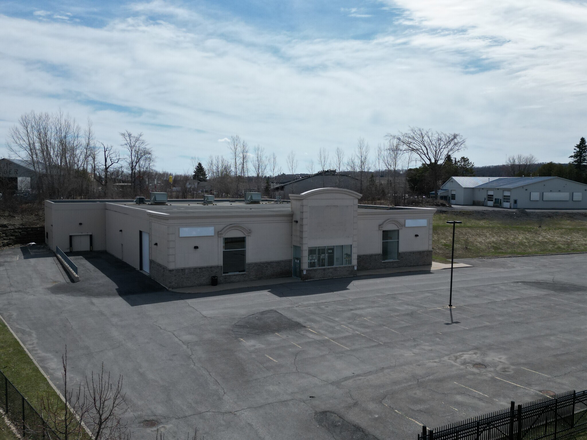 2747 Chamberland St, Rockland, ON à vendre Photo principale– Image 1 sur 21