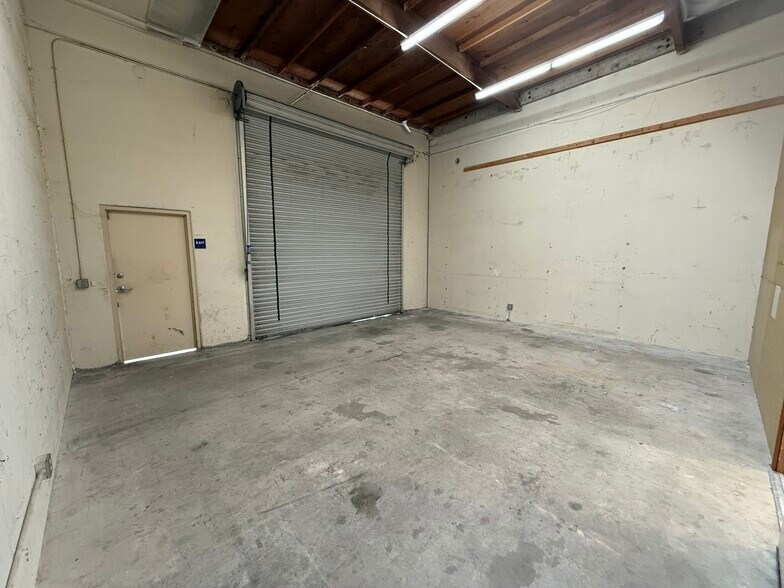 1935 Friendship Dr, El Cajon, CA à vendre - Photo de l’immeuble – Image 3 sur 10